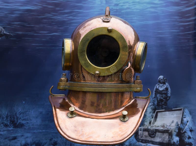 Vecchio casco di immersione subacquea