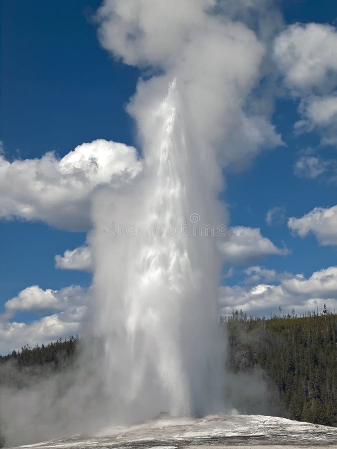 Vecchio geyser fedele nella sosta nazionale del Yellowstone
