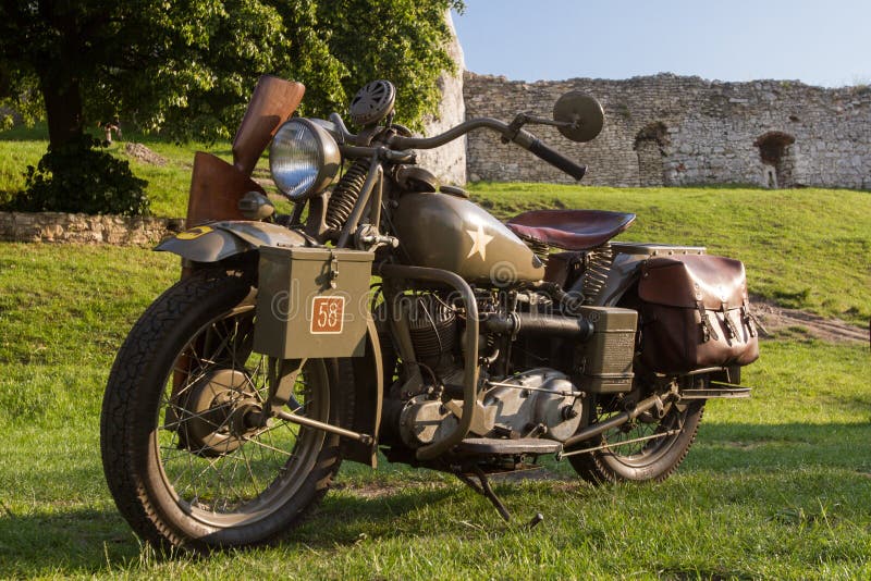 Vecchio motociclo militare da WWII fotografie stock Vecchio motociclo militare da WWII fotografie stock