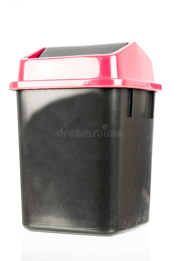 Vecchio recipiente nero sporco isolato rifiuti isolato immagine stock libera da diritti Vecchio recipiente nero sporco isolato rifiuti isolato immagine stock libera da diritti