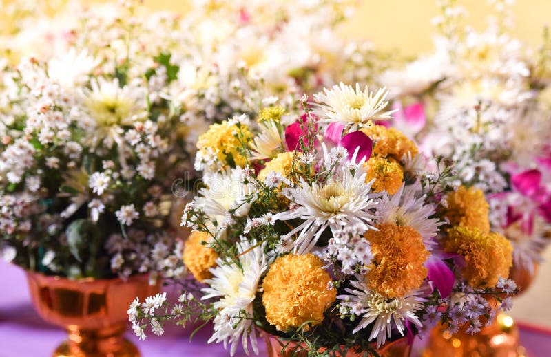 vecteur lumineux d'illustration de fleur de bouquet image libre de droits vecteur lumineux d'illustration de fleur de bouquet image libre de droits