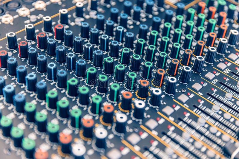 Vedere de închidere a unei console de amestecare stock photo