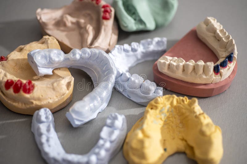 Vedere detaliată a unui dentist care lucrează royalty free stock photo