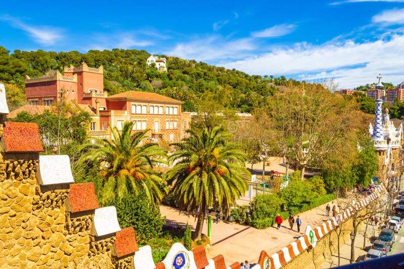 Vedere din arhitectura de tip guellpictureque parc barcelona stock photo