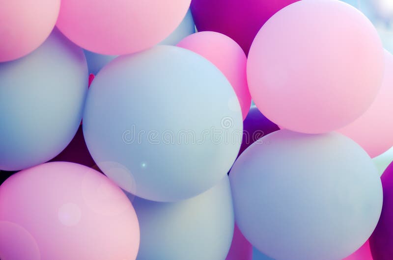 Dialoog bevestigen tand Veel Ballonnen Voor De Feestdag Van Aangename Kleuren Roze, Licht, Paars  Feestelijke Sfeer , Ontspanning Stock Afbeelding - Image of ballon,  vakantie: 164007979