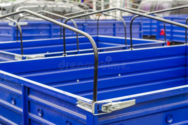 Veel nieuwe autoaanhangwagens zonder tenten royalty-vrije stock afbeelding Veel nieuwe autoaanhangwagens zonder tenten royalty-vrije stock afbeelding