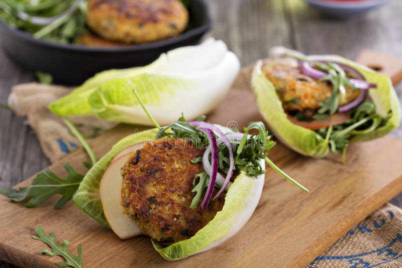 Vegan burgers with quinoa and vegetables stock photography Vegan burgers with quinoa and vegetables stock photography