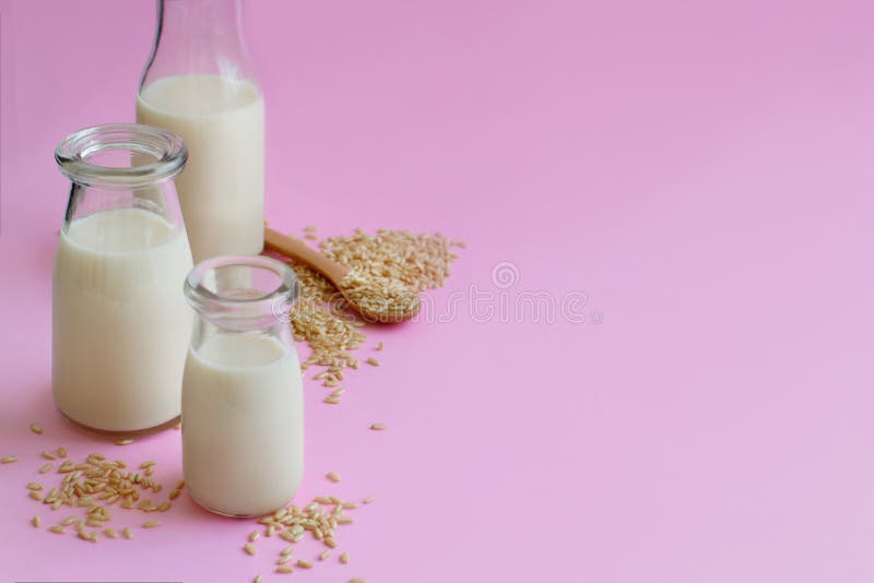Veganische Reismilch, Andere Milch Als Milchmilch Stockbild - Bild von  pastell, löffel: 159845251