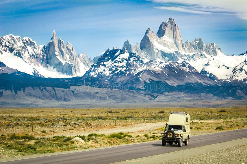 Vegende mening van Nationaal Park Los Glaciares in zuidelijke Patag royalty-vrije stock afbeeldingen Vegende mening van Nationaal Park Los Glaciares in zuidelijke Patag royalty-vrije stock afbeeldingen
