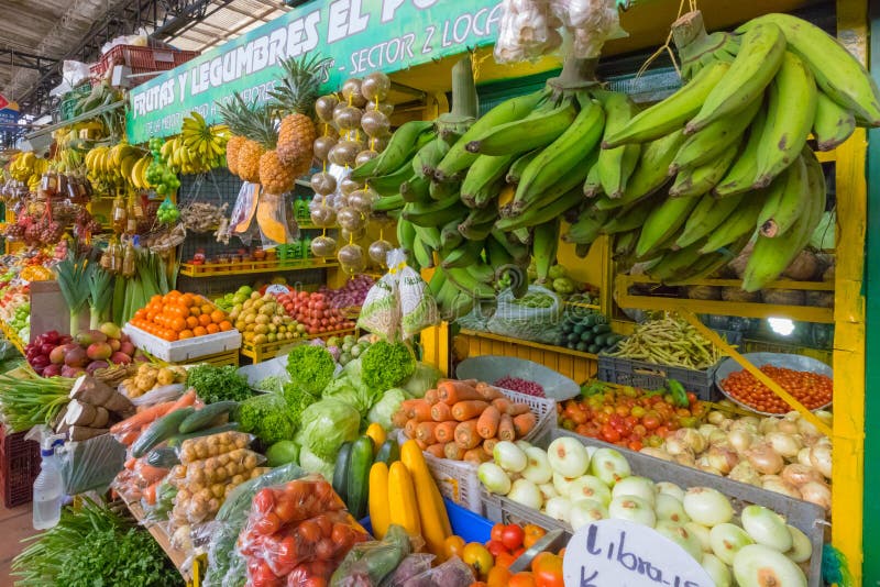Vegetable и тропическая фруктовая лавка на рознице m Medellin Колумбии стоковое изображение Vegetable и тропическая фруктовая лавка на рознице m Medellin Колумбии стоковое изображение