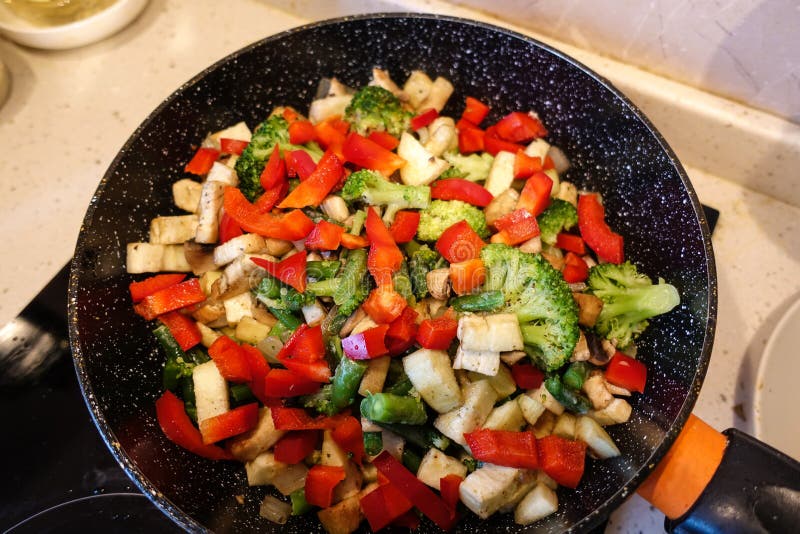 Vegetables cooked in a pan. Mushrooms champignons, broccoli, paprika. Vegetarian food. The concept of healthy eating royalty free stock images Vegetables cooked in a pan. Mushrooms champignons, broccoli, paprika. Vegetarian food. The concept of healthy eating royalty free stock images