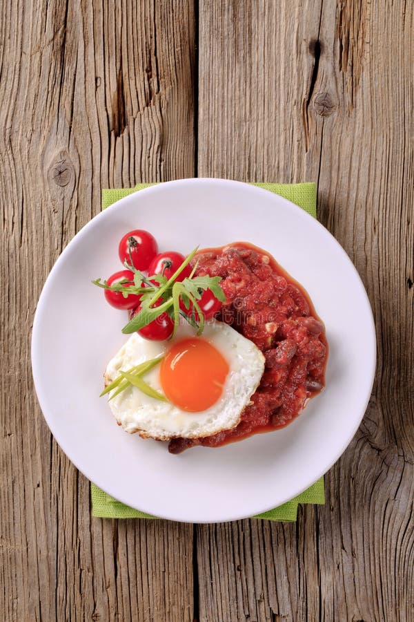 Vegetarian chili and fried egg