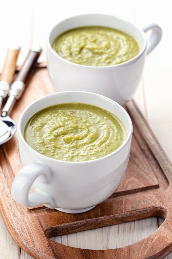Glum Green Pea Soup with Croutons Stock Photo Image of food, dish 29862042