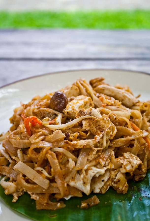 Vegetarian pad thai (thai food)