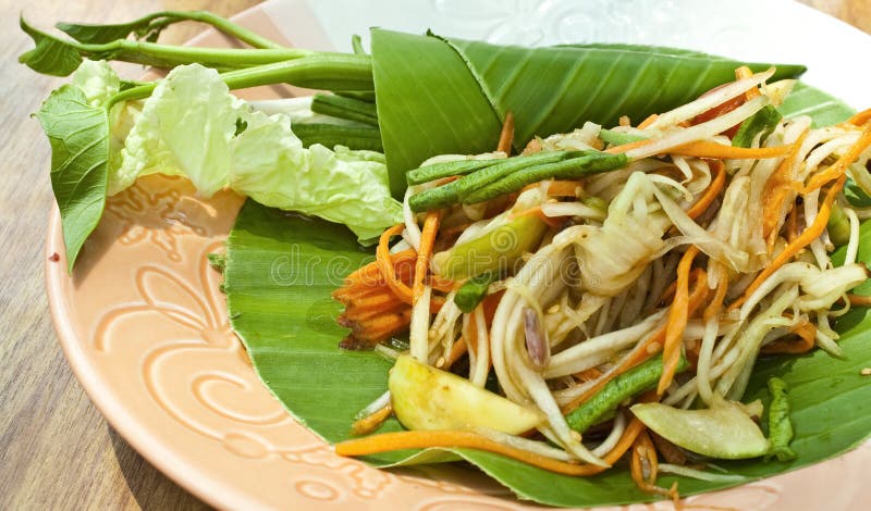 Vegetarian thai food : vegetarian papaya salad
