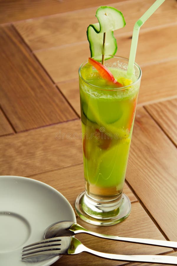 Vegetarische Culinaire Cocktail Stock Afbeelding Image of glas, chef