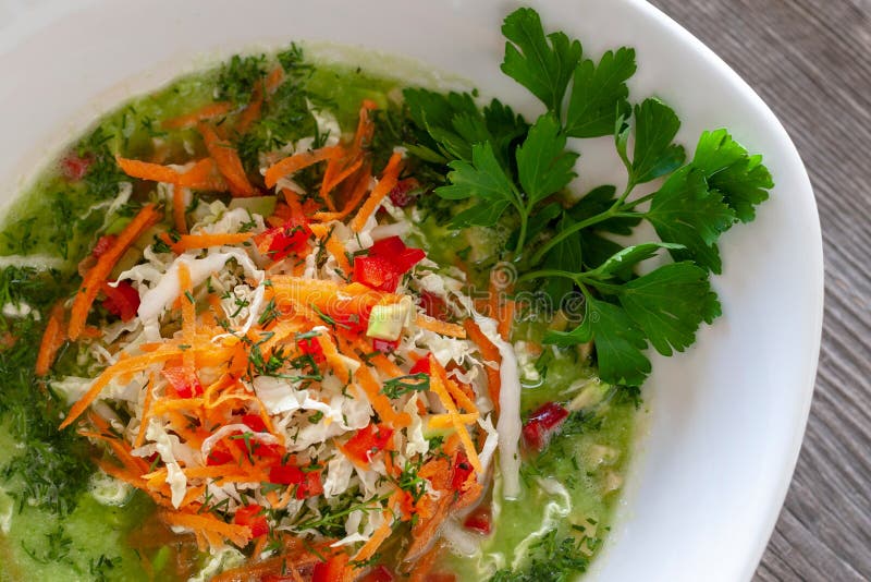 Vegetarische schotel De soep van de veganist groene die kool van Chinese cabb wordt gemaakt royalty-vrije stock foto's Vegetarische schotel De soep van de veganist groene die kool van Chinese cabb wordt gemaakt royalty-vrije stock foto's