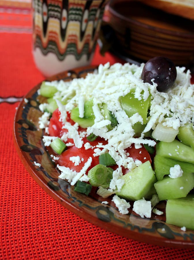 Traditioneller Bulgarischer Salat - Shopska Salat Stockfoto - Bild von ...