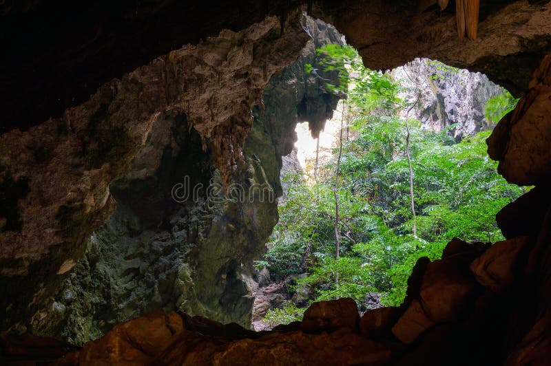 Vegetatie en aard in het Hol van Phraya Nakhon thailand royalty-vrije stock afbeelding Vegetatie en aard in het Hol van Phraya Nakhon thailand royalty-vrije stock afbeelding