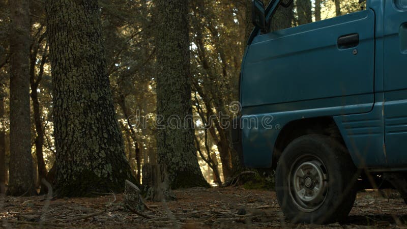 A vehicle inside the jungle in the Moroccan Atlas stock photography A vehicle inside the jungle in the Moroccan Atlas stock photography