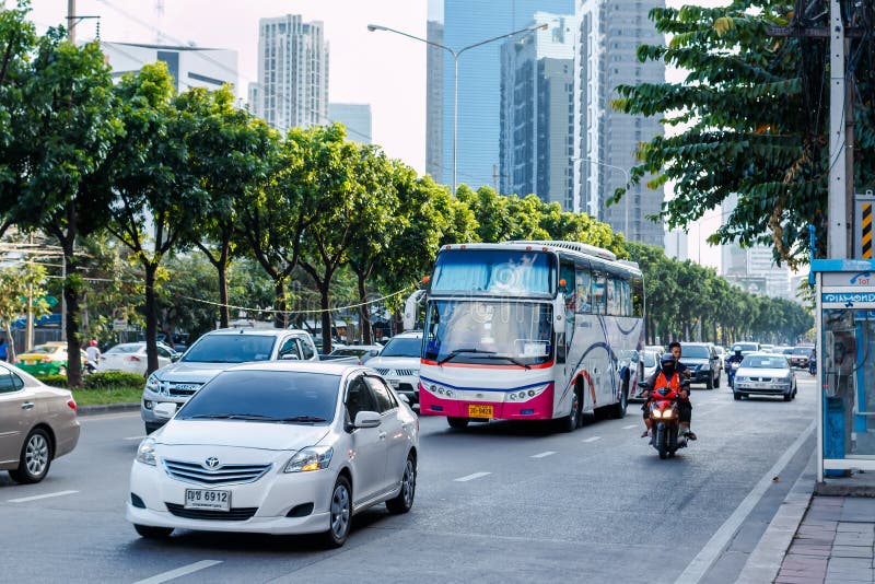 BANGKOK, THAILAND - NOVEMBER 14: Vehicles move along Thanon Ratchadaphisek near Esplanade Ratchadapisek Shopping mall, November 14, 2014, Bangkok, Thailand. Thanon Ratchadaphisek is famous about night life entertainment.