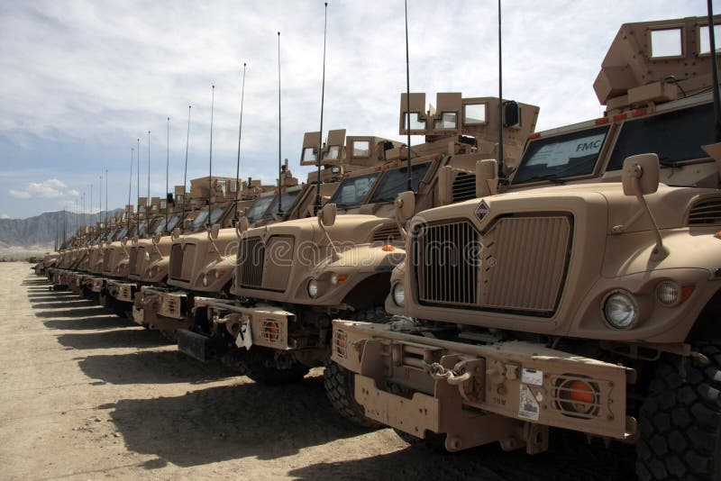 Veicoli blindati pronti per l'emissione nell'Afghanistan immagini stock libere da diritti Veicoli blindati pronti per l'emissione nell'Afghanistan immagini stock libere da diritti