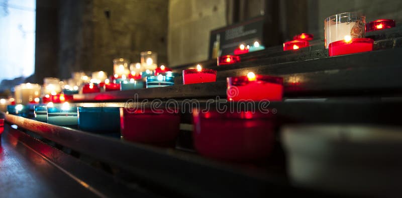 Velas ardentes foto de stock royalty free Velas ardentes foto de stock royalty free