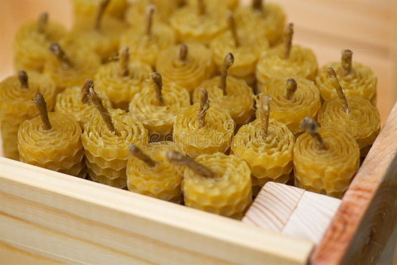 Velas Da Cera Perfumada Da Abelha Do Favo De Mel Imagem de Stock
