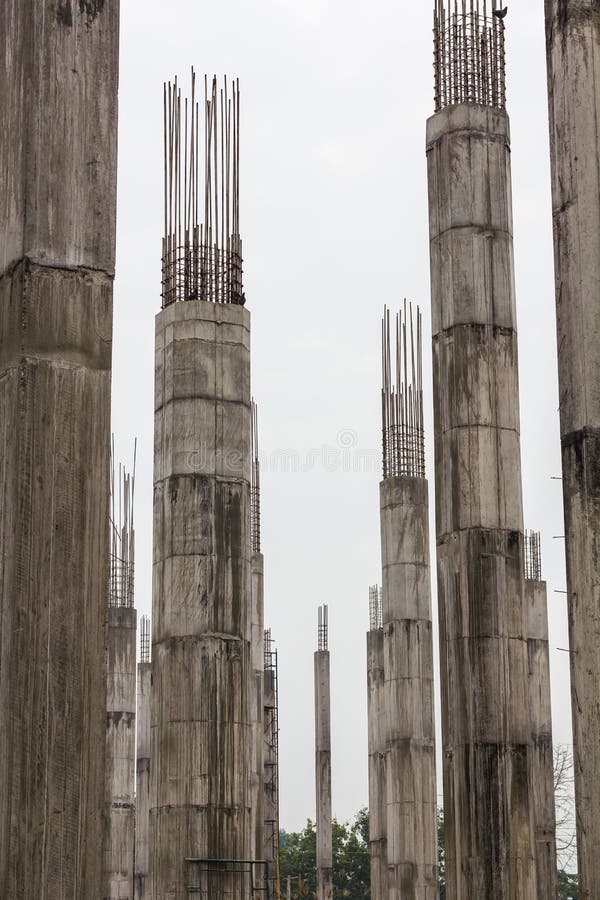 Vele gewapend beton kolommen stock foto Vele gewapend beton kolommen stock foto