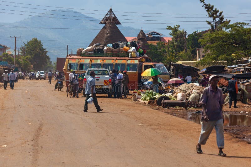 Vele mensen buiten, mensen in Kenia royalty-vrije stock foto's Vele mensen buiten, mensen in Kenia royalty-vrije stock foto's