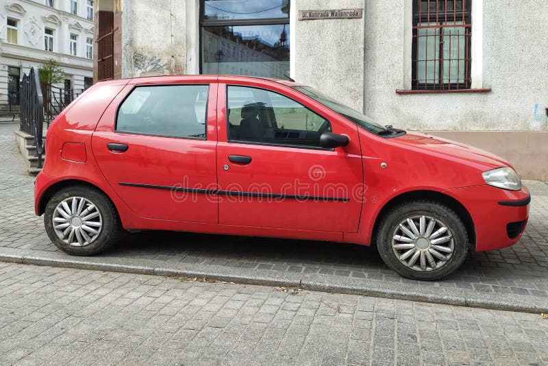 Antigo Carro Compacto Italiano Fiat Uno Foto Editorial - Imagem de