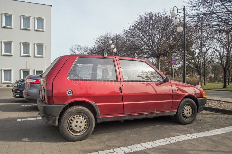 File:Fiat Novo Uno 1.4 Carro Vermelho.jpg - Wikimedia Commons