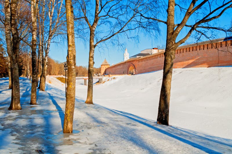 Veliky Novgorod Κρεμλίνο στη χειμερινή ημέρα σε Veliky Novgorod, Ρωσία, άποψη πανοράματος στοκ φωτογραφία Veliky Novgorod Κρεμλίνο στη χειμερινή ημέρα σε Veliky Novgorod, Ρωσία, άποψη πανοράματος στοκ φωτογραφία