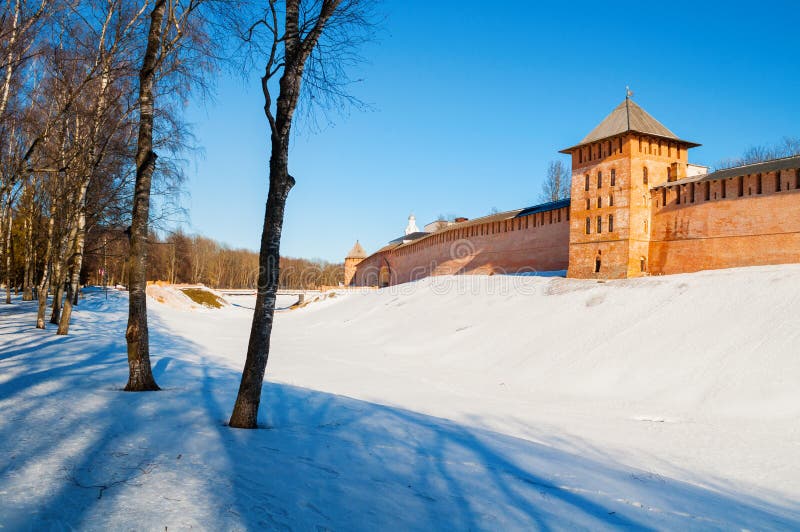 Veliky Novgorod Κρεμλίνο στη χειμερινή ημέρα σε Veliky Novgorod, Ρωσία, άποψη πανοράματος στοκ φωτογραφία με δικαίωμα ελεύθερης χρήσης Veliky Novgorod Κρεμλίνο στη χειμερινή ημέρα σε Veliky Novgorod, Ρωσία, άποψη πανοράματος στοκ φωτογραφία με δικαίωμα ελεύθερης χρήσης