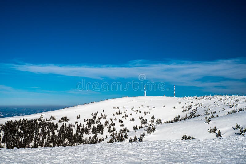 Veľká Luka a Krizava vrchy od Veterneho vrchu v zime Malej Fatry na Slovensku