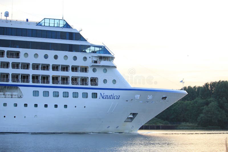 Velsen Nederländerna - Juni 15th 2017: Nautica - Oceanien kryssningar royaltyfria bilder Velsen Nederländerna - Juni 15th 2017: Nautica - Oceanien kryssningar royaltyfria bilder