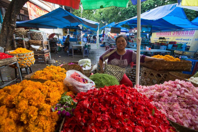 Vendedor ambulante local Desde el principio la población del siglo XXI de Bali aumentó en más que millones de personas fotografía de archivo libre de regalías Vendedor ambulante local Desde el principio la población del siglo XXI de Bali aumentó en más que millones de personas fotografía de archivo libre de regalías