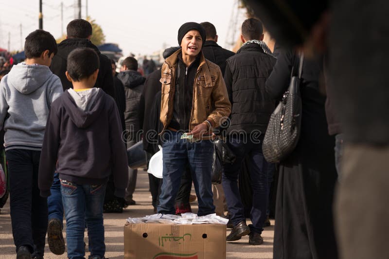 Vendedor de crianças no Iraque imagens de stock royalty free