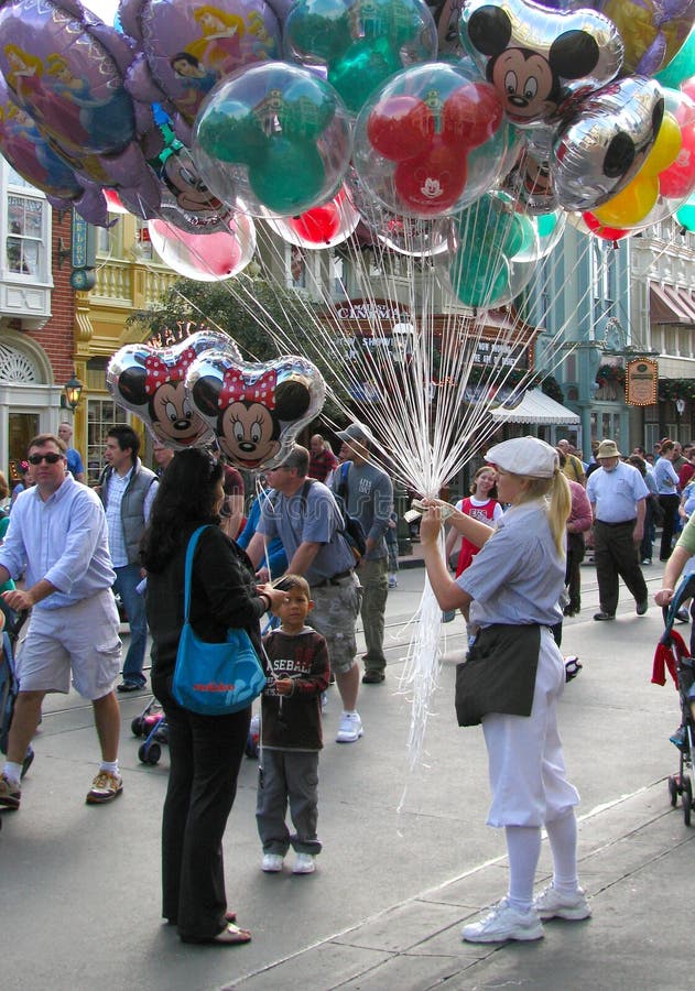 Vendedor del globo de Disneyworld foto de archivo Vendedor del globo de Disneyworld foto de archivo
