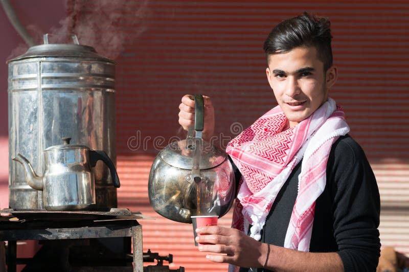 Vendedor de Chá no Iraque foto de stock