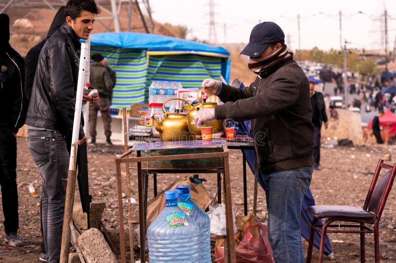 Vendedor do chá em Iraque foto de stock
