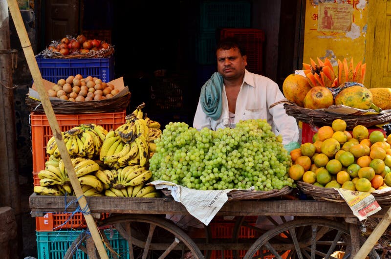 Vendedor do fruto em Fatephur Sikri, Índia foto de stock Vendedor do fruto em Fatephur Sikri, Índia foto de stock