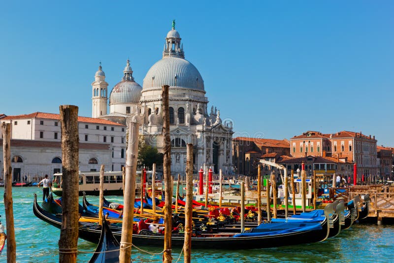 Venedig Italien. Basilika Santa Maria della Salute och Grand Canal royaltyfria foton Venedig Italien. Basilika Santa Maria della Salute och Grand Canal royaltyfria foton