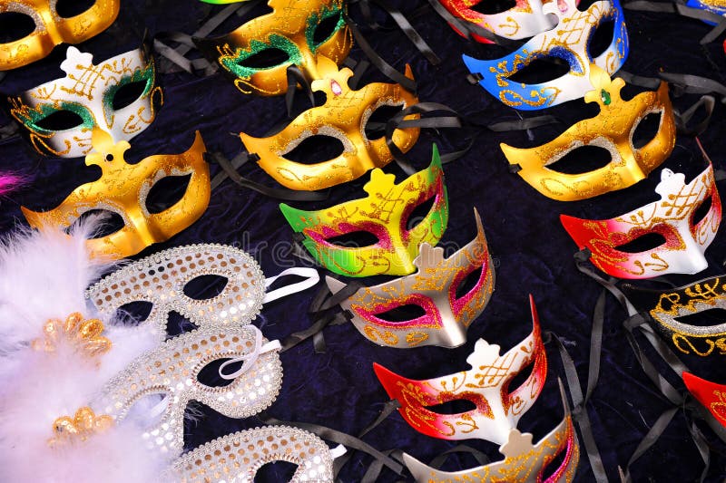 Venetian karnevalmaskeringar, shoppar på gatan, Europa arkivbilder Venetian karnevalmaskeringar, shoppar på gatan, Europa arkivbilder