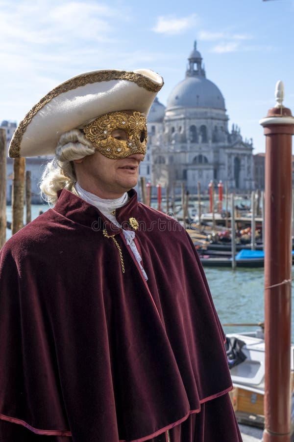 Venetië, Italië: 26 februari 2019 : Venetië carnaval 2019 Venetian Carnival Costume Venetian Carnival Mask Venetië, Italië