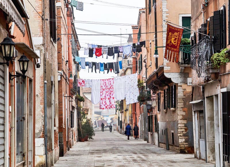 Via Fonte Veneziana 8 Arezzo Venezia, Italia - 22 Dicembre 2015: Vecchia Via Veneziana Tipica
