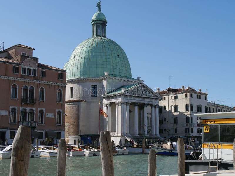 Venezia - st Simeone e Judah della chiesa immagine stock libera da diritti Venezia - st Simeone e Judah della chiesa immagine stock libera da diritti