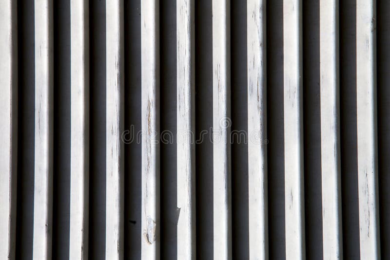 Veneziane di legno di Varese Italia della finestra di Besnate dentro immagine stock libera da diritti Veneziane di legno di Varese Italia della finestra di Besnate dentro immagine stock libera da diritti