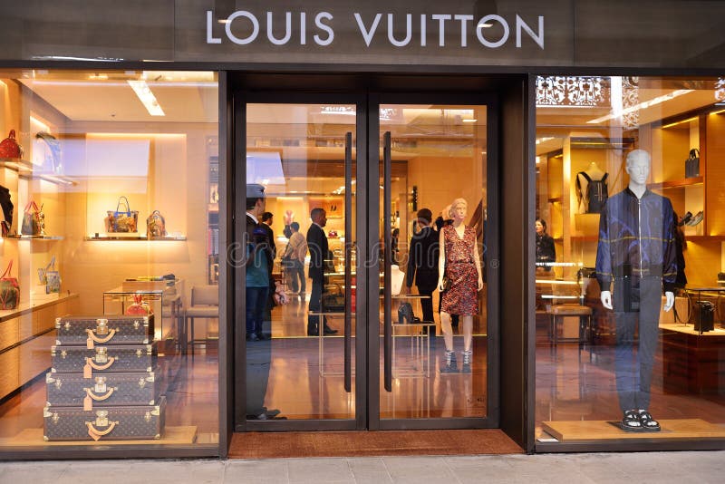 Louis Vuitton boutique editorial photo. Image of shoes - 21330001