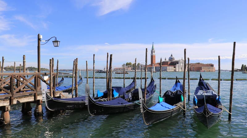 Venise italie. gondolas par saint mark square. clips vidéos